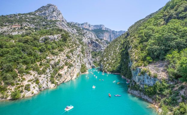 Admire the panorama on the Verdon river